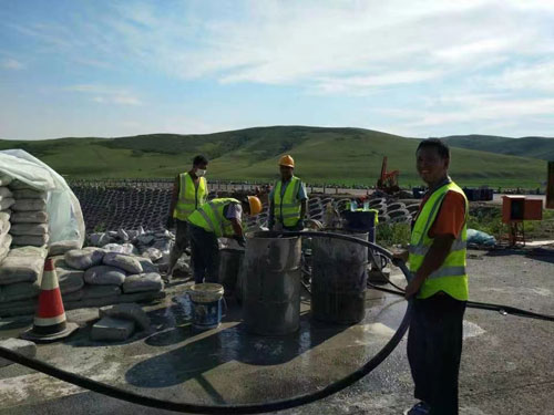 新华公路地聚物下沉注浆